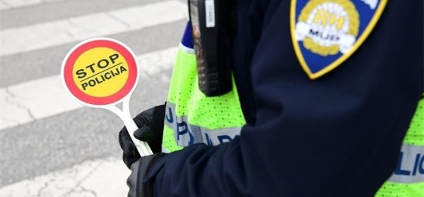Policija na autocesti zaustavila dvojicu vozača u prebrzoj vožnji