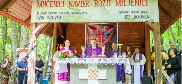 Biskup Košić predvodio misu zadušnicu za žrtve iz Jazovke