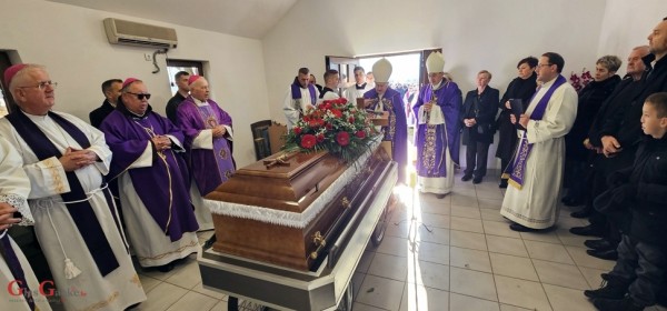 Pogreb Hrvoja Mede, oca biskupa Marka Mede