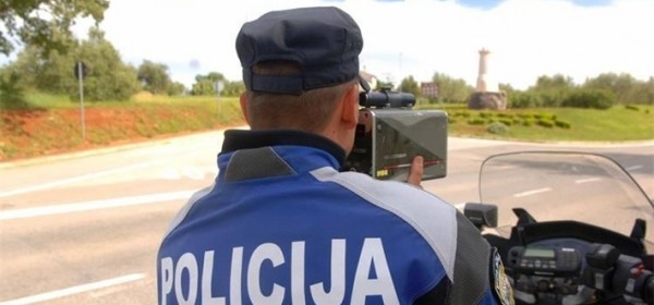 Policija kaznila Slovenca koji je jurio autocestom 229 km/h