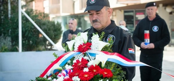 Sud po drugi oslobodio Skeju i 12 HOS-ovaca zbog pozdrava 'Za dom spremni'