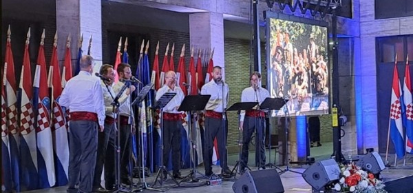 Misa za Domovinu i domoljubne pjesme okupile brojne građane u Zagrebu