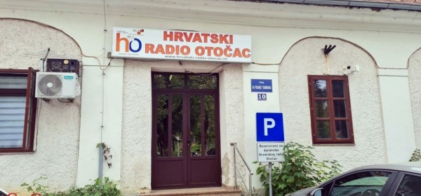 Otočki gradonačelnik u sukobu samo sa – ženskim kolektivima