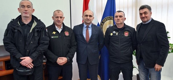 Ministar Anušić s predstavnicima Udruge maloljetnih dragovoljaca Domovinskog rata