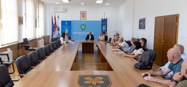 Čekovi športašima, športskim klubovima i savezima podijeljeni između Gospića, Senja i Plitvica