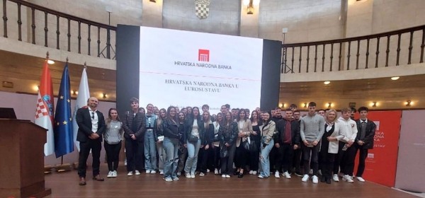 Otočki srednjoškolci posjetili HNB i Zagrebačku burzu