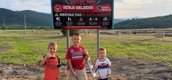 Postavljena i službena  ploča na ulazu u Croatia Enduro Park