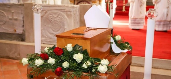 Povijesni povratak biskupa Dobrile – posmrtni ostaci položeni u biskupsku grobnicu