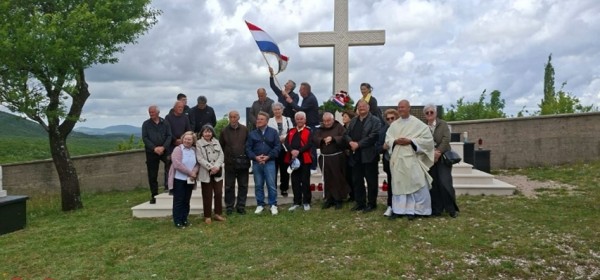Omiška udruga održala trodnevno sjećanje na Bleiburške žrtve i žrtve Križnog puta