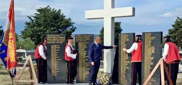 Otkrivanje spomen-obilježja u Lišanima Ostrovičkim