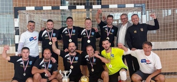 Policijski službenici PU ličko-senjske osvojili 1. mjesto na malonogometnom turniru