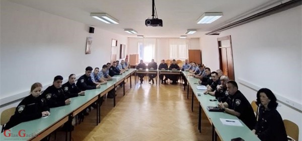 U PU ličko-senjskoj 20 policijskih vježbenika