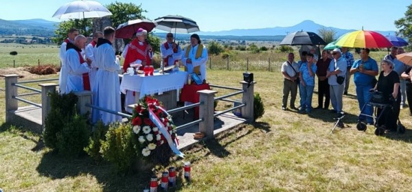 Odana počast hrvatskim žrtvama koje počiniše četnici i komunsti
