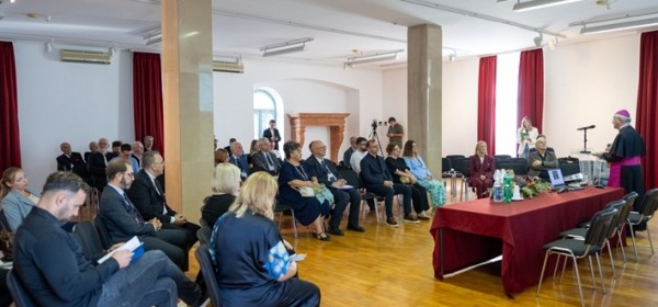 Nadbiskup Križić otvorio međunarodni znanstveni skup o kraljici Jeleni i kralju Zvonimiru