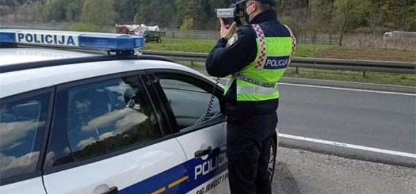 Na autocesti vozio 226 km/h i kažnjen s 1500 eura i zabranom vožnje