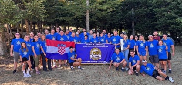 Policijski službenici PU ličko-senjske hodočastili Gospi od Krasna