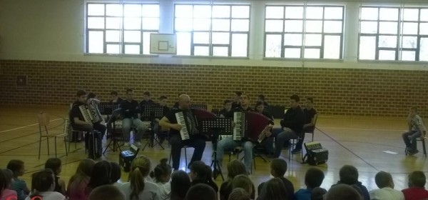 Promotivni koncert orkestra harmonika u Brinju