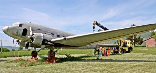 Douglas DC-3 na postolju 