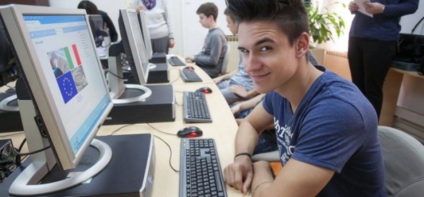 Učenici Srednje škole na natjecanju u računalnoj daktilografiji