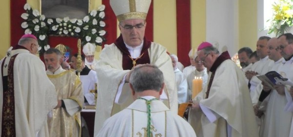 Uz geslo "Bog sam dostaje" zaređen novi biskup