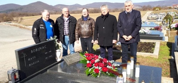 Obilježena sedma obljetnica smrti prvog Gradonačelnika Grada Otočca Dražena Bobinca
