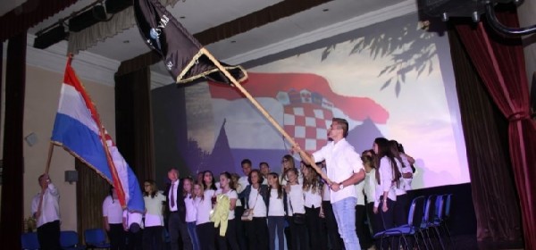 U Otočcu održana glazbeno-scenska predstava „Bitka za Vukovar–kako smo branili grad i Hrvatsku"		