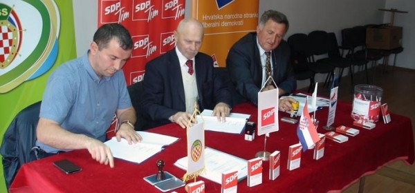 SDP, HSS i HNS u Otočcu potpisali koalicijski sporazum