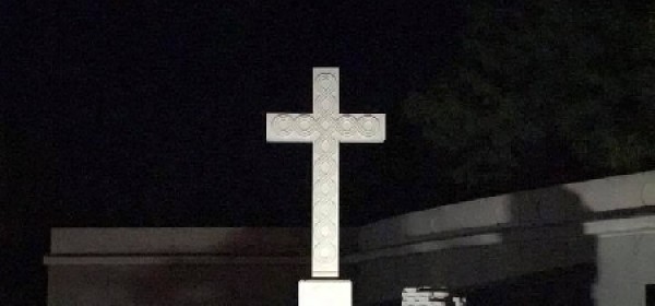 Uređen parkić i rasvijetljen križ