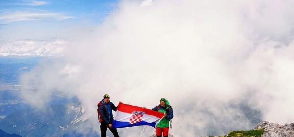 Otočani zavijorili hrvatskom zastavom na Karavankama