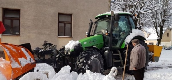 Načelnik Fumić u akciji čišćenja snijega 