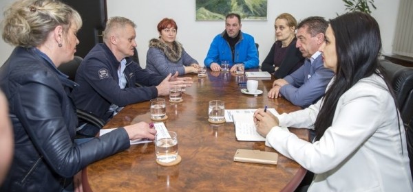 Predstavnici braniteljsko socijalno-radne zadruge „Zelena dolina“ na radnom sastanku kod župana Milinovića 
