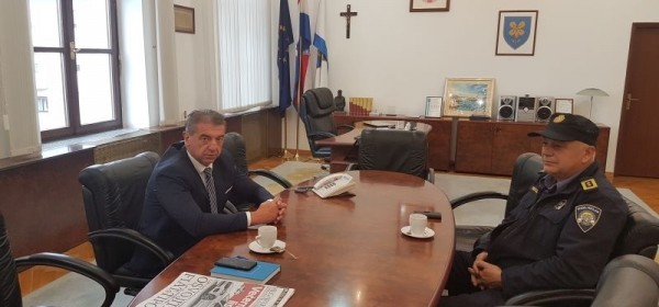 Radni sastanak župana dr.Milinovića i načelnika PU ličko-senjske 