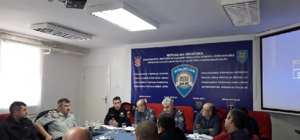 U Policijskoj upravi ličko-senjskoj održan sastanak s vatrogasnim zapovjednicima
