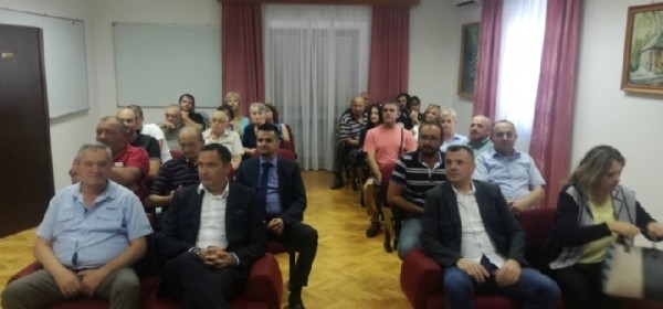 Marijan Kustić predstavio program u Karlobagu: načelnik Tomljenović pozvao na izbore u nedjelju 9. rujna 2018.