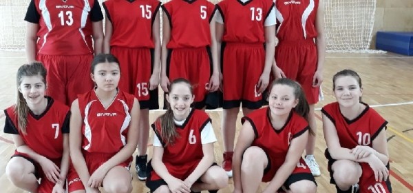 ŽKK Otočac ( djevojčice 2006.g. i mlađe )  na završnom turniru u košarci u Crikvenici zauzele četvrto mjesto