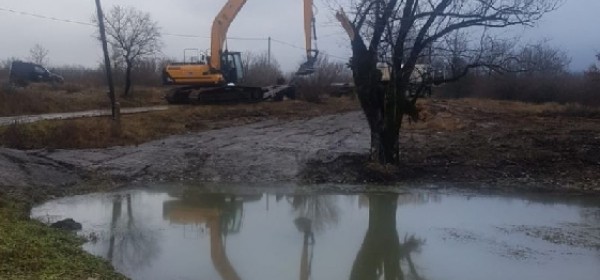 Završili radovi čišćenja jezera Šarići - izvor Rakitovac u Lovincu 