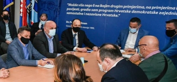 Održan radni sastanak proširenog predsjedništva HDZ-a Ličko-senjske županije