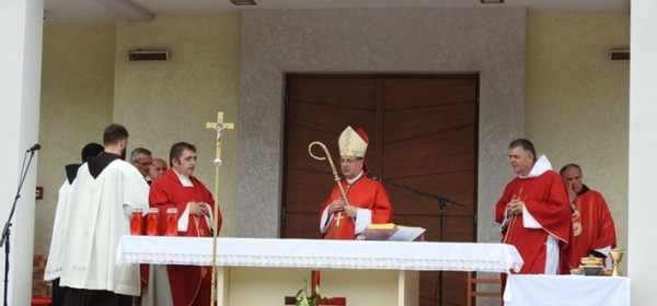 Biskup Šaško predvodio misu s molitvom za žrtve Križnoga puta na Maclju